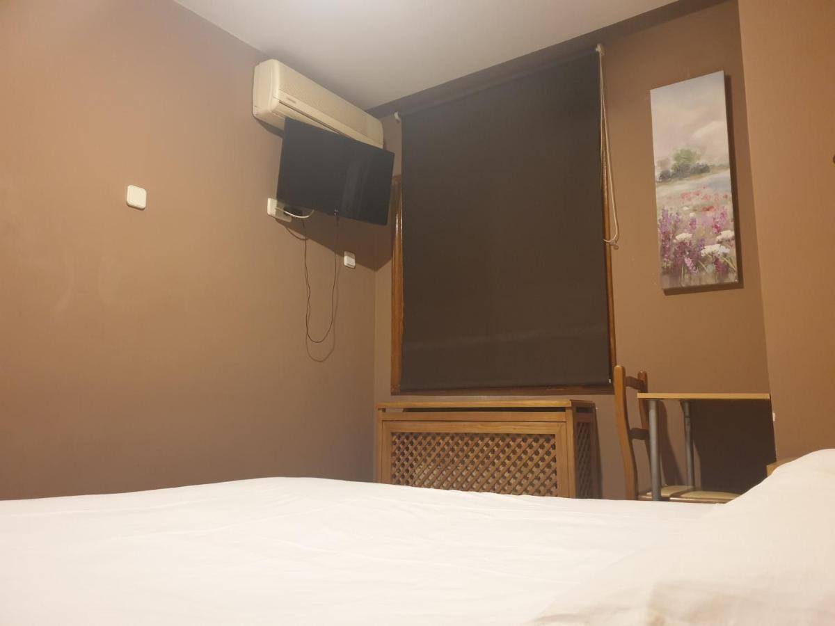 Hostal El Descanso Madrid Buitenkant foto